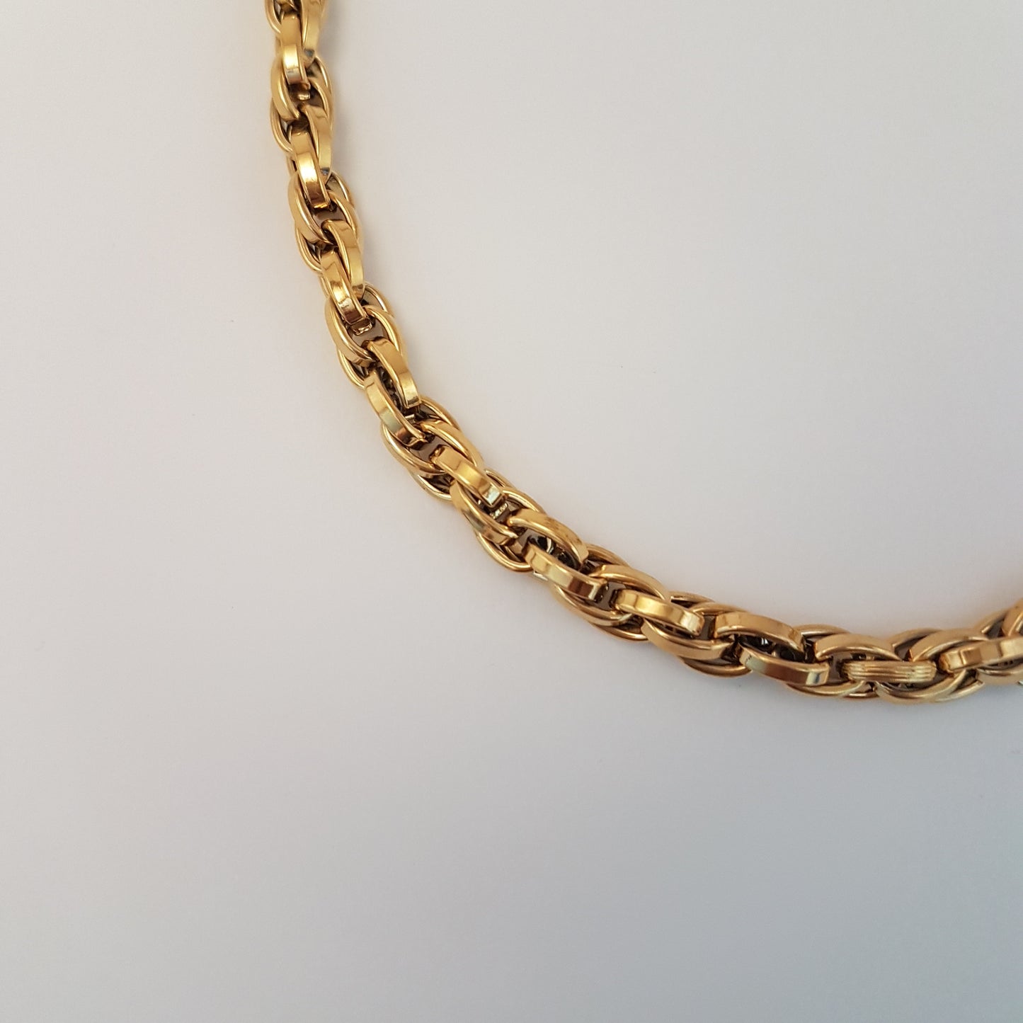 BOSTON CHAIN