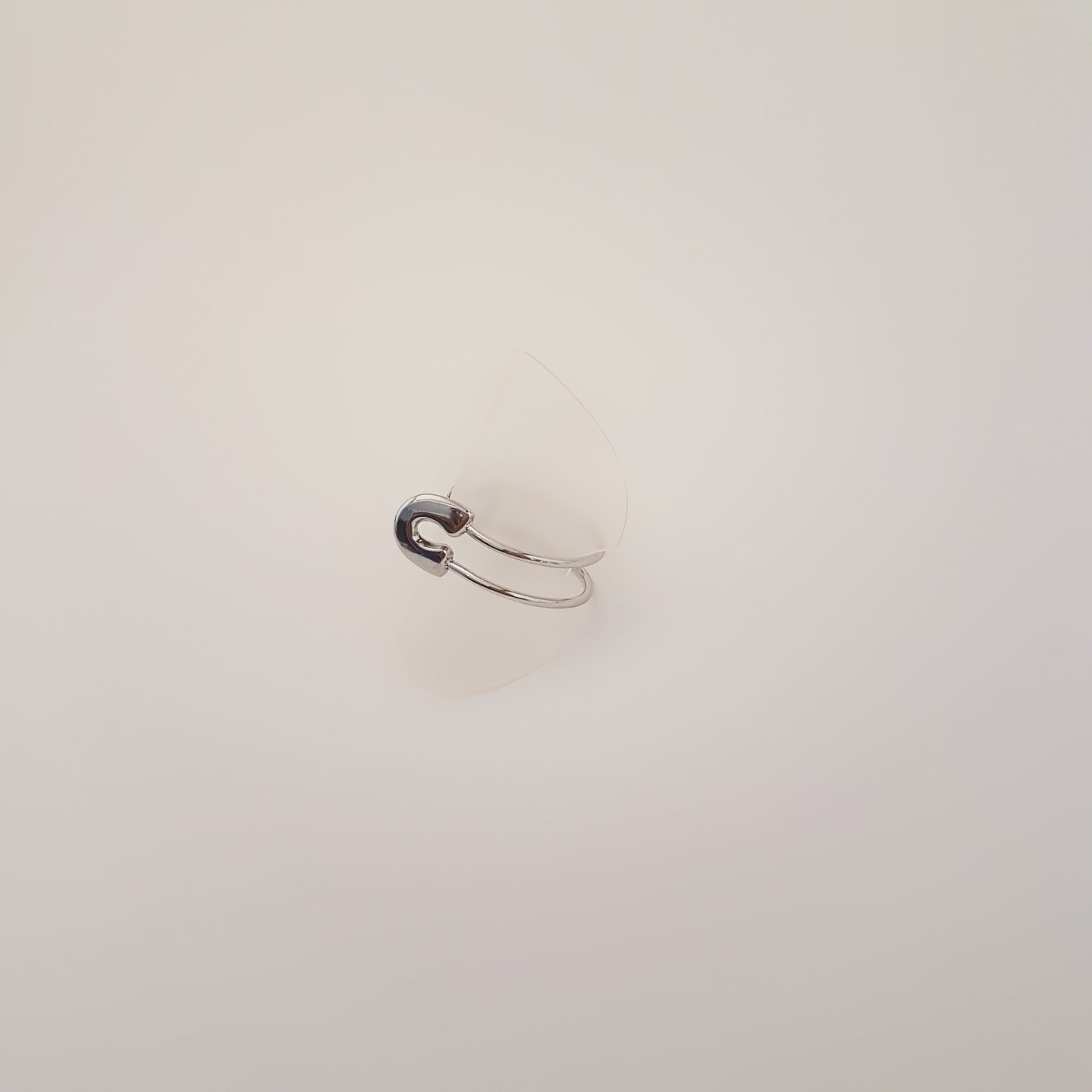 SAFETY PIN RING