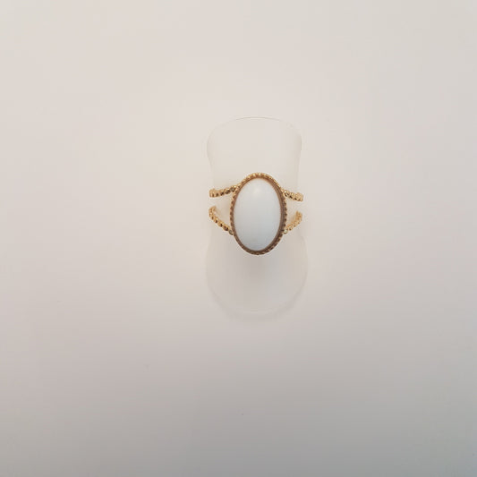 adjustable ring with white agate stone