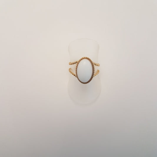 adjustable ring with white agate stone